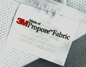 3m防蹣寢具第三代，是由70%聚酯和30%聚醯胺(俗稱尼龍)所製成的不織布。註:聚醯胺纖維,學名: PA fiber(polyamide fiber),俗名:尼龍(Nylon,美國商標名)